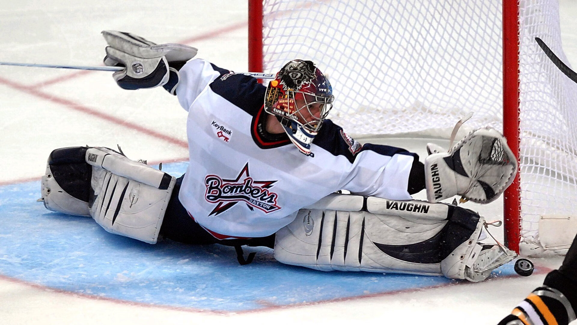 华体会官方网站首页-【防守反击】马克·塞尔比的“铁墙”战术策略拆解，马克·塞尔比的球风