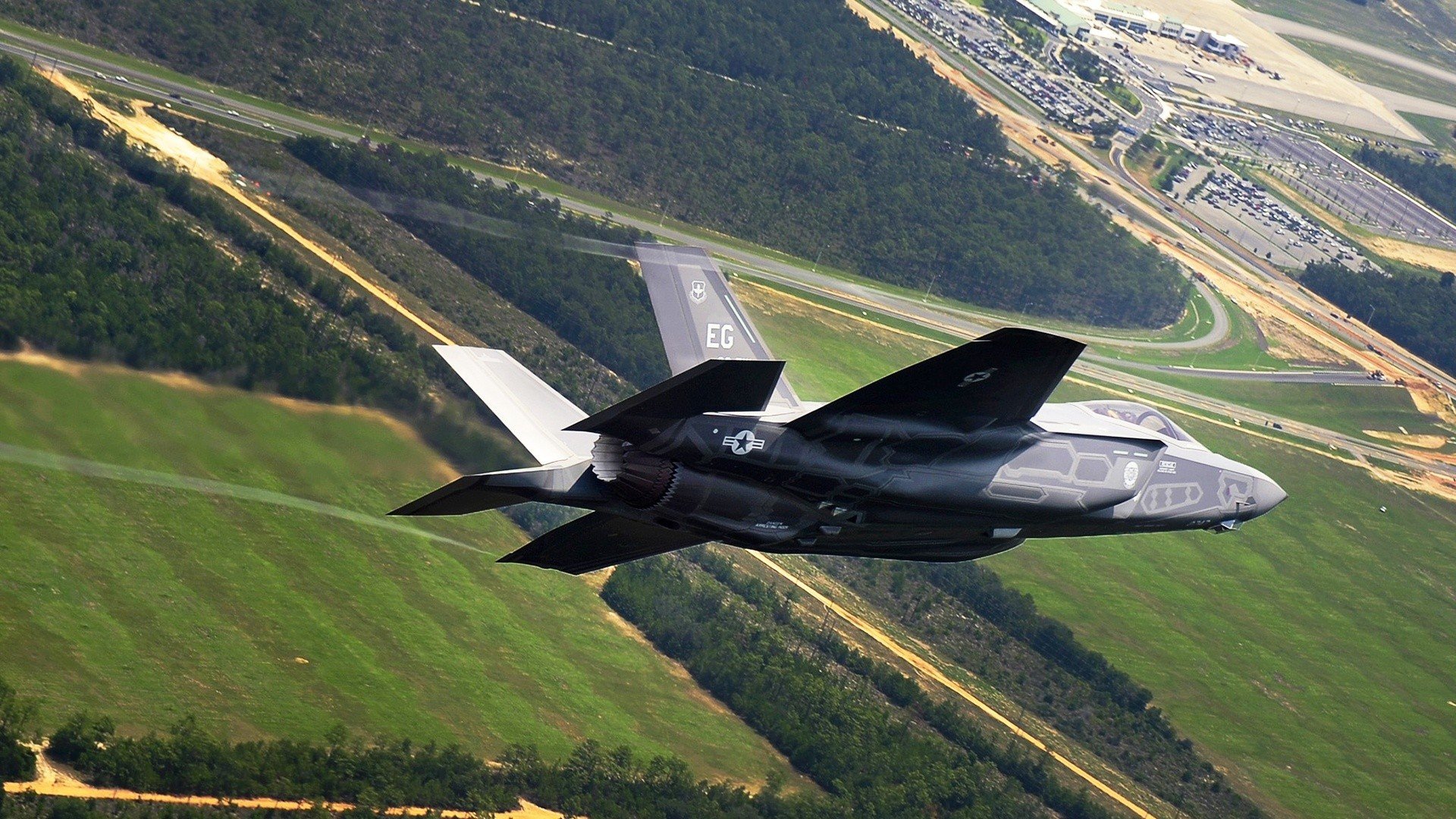 华体会在线-女子足球联赛激烈对决，冠军争夺进入白热化，女子足球赛事