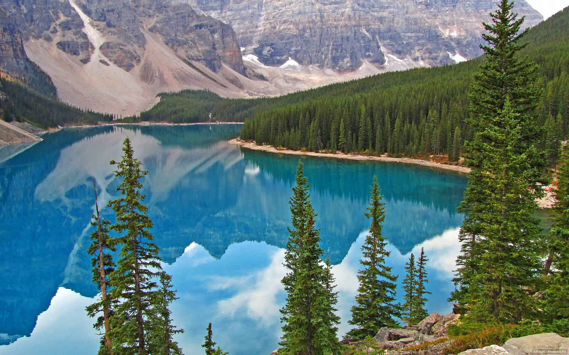 华体会登陆-梅西绝杀瞬间震撼球迷，助巴萨队逆袭晋级，梅西助攻巴萨重返榜首