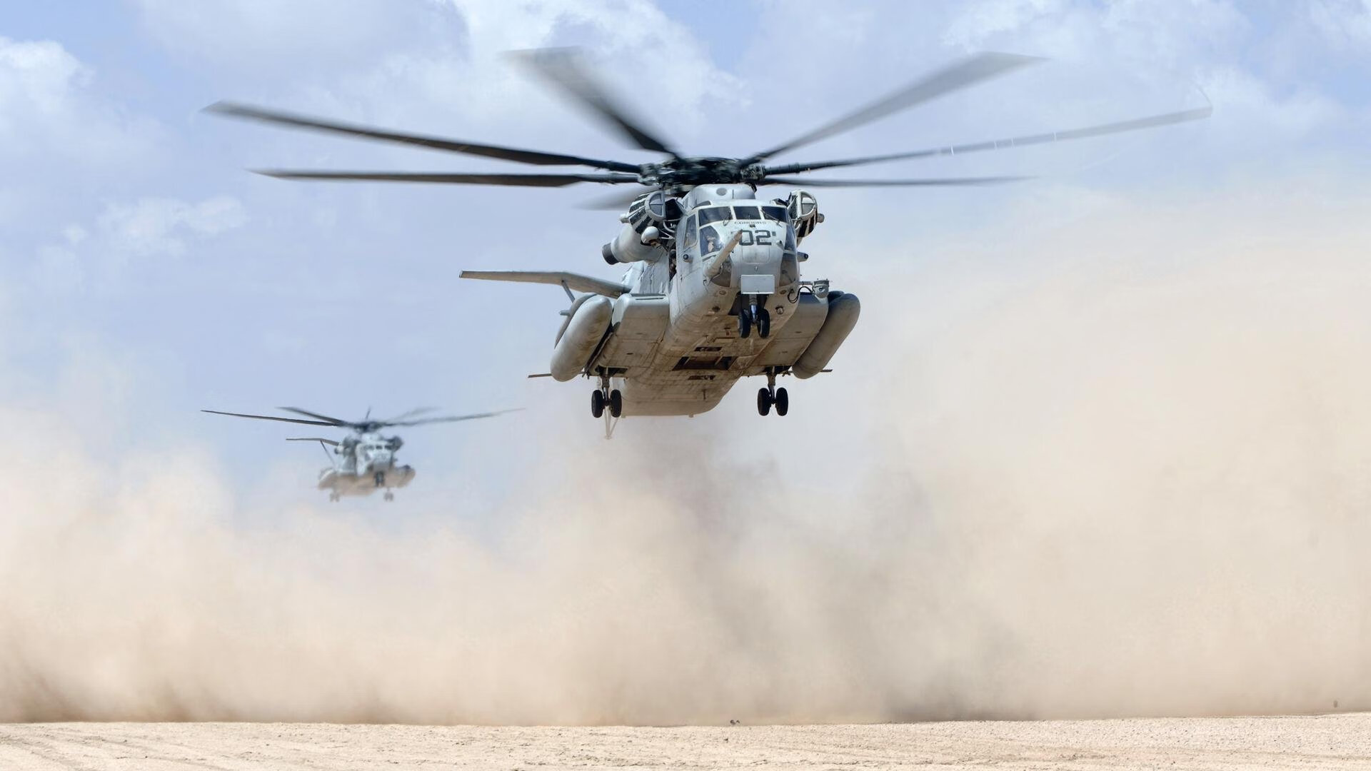 华体会hth官方网站下载-青岛黄海队员在场上奋力拼搏，展现团队精神，青岛黄海队歌mp3